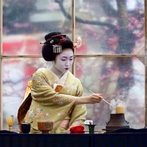 geisha serving tea